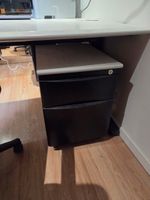 Deux bureaux formant retour en mélaminé (photo 2)