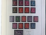la photo d'un livre sur lequel sont apposés des timbres