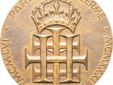 Gros plan sur une médaille d'or ornée d'une couronne