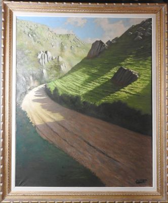 tableau représentant un chemin de terre dans un champ verdoyant, avec une montagne en arrière-plan