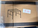 une boîte en carton sur laquelle est dessiné une table