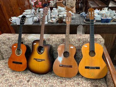 Lot de 4 guitares acoustiques - Photo 1