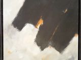 peinture représentant une œuvre abstraite en noir et blanc rehaussée de touches orange