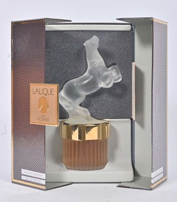 packaging of a perfume bottle in a box with a horse figurine in it