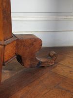 PETIT GUERIDON en placage de loupe, le plateau circulaire en… (photo 3)