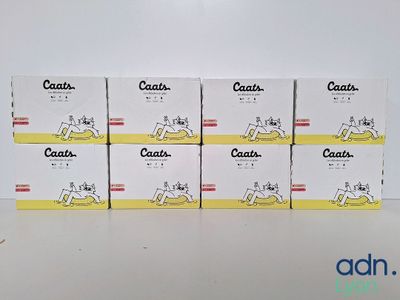 quatre cartons de cigarettes posés sur une table