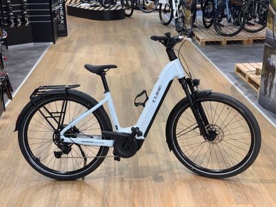 une photo d'un vélo exposé dans un magasin