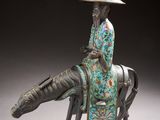 statue of a man riding a horse with a hat on top of his head