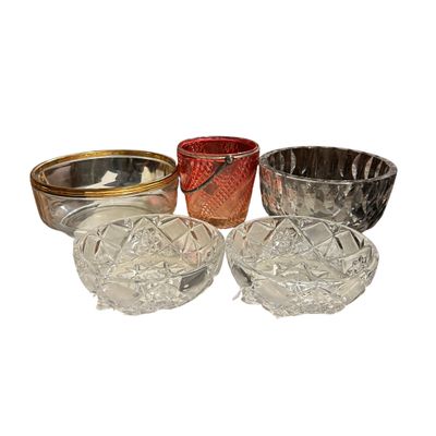 Lot en cristal taillé comprenant: