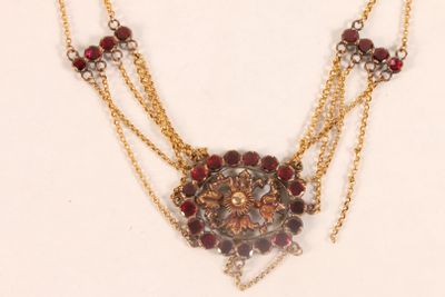 Collier dit "Esclave" en or jaune 750 ‰ à décor floral et se… - Photo 1