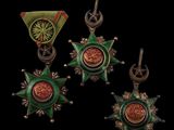 trois pendentifs en forme d'étoile, verts et rouges, sur fond noir
