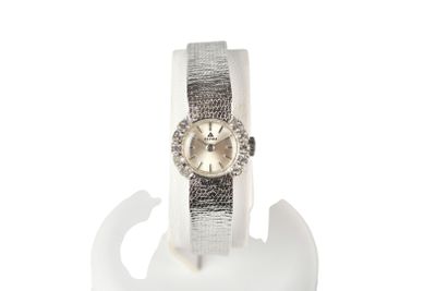 an image of a woman ' s wrist watch on a display stand