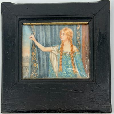 tableau représentant une femme en robe bleue tenant un rideau, dans un cadre noir