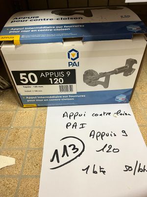 une affiche posée sur le comptoir indiquant qu'il est temps d'acheter un nouvel appareil photo