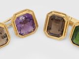 une paire de boutons de manchette en or et en améthore