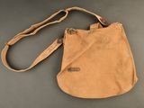 une image représentant un sac beige muni d'une bandoulière marron