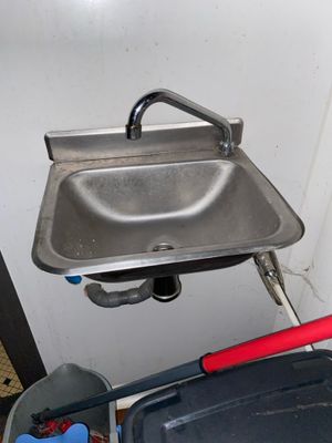 Lave mains inox Vente à l'Hôtel des ventes - 26 bis allée Sa…