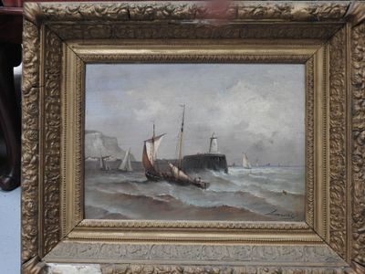une image d'un tableau représentant un bateau dans l'eau