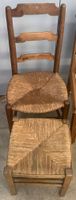 5 chaises d’appoint et un tabouret de modèle dépareillé dont… (photo 4)