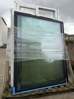 a picture of a television sitting on top of a pallet