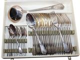 silverware in a case with spoons, spoons and spoon spoons
