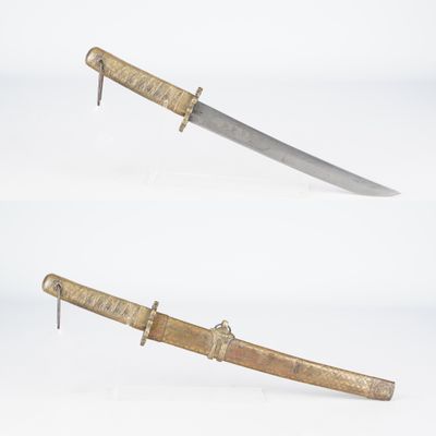 trois vues différentes d'un couteau sur fond blanc