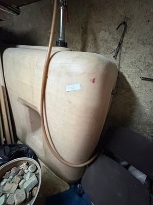 une image représentant un réservoir auquel est raccordé un tuyau