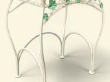 une petite table avec un plateau en verre sur fond blanc