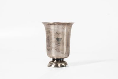 Timbale tulipe en argent (800/1000) sur piédouche à décor go… - Photo 1