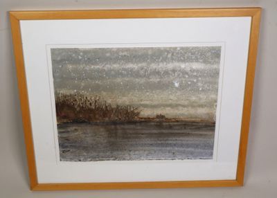 aquarelle encadrée représentant un lac et des arbres, dans un cadre en bois
