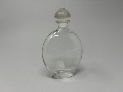 GUERLAIN Paris Flacon en verre à panse aplatie CHAMADE ?