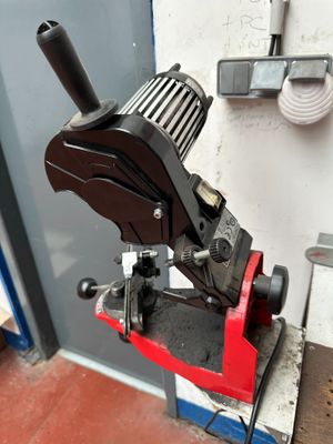 a picture of a machine that is sitting on a table
