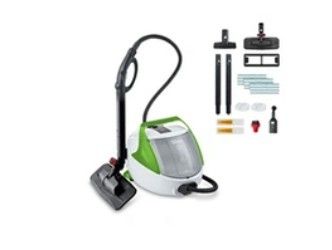 un aspirateur vert et blanc avec ses accessoires, sur fond blanc