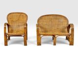 paire de chaises longues en rotin avec accoudoirs et repose-pieds