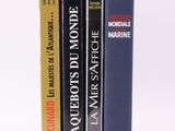 trois livres empilés les uns sur les autres