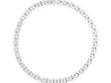 gros plan d'un bracelet en chaîne en argent sur fond blanc