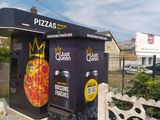 une petite boîte noire sur laquelle sont représentées des pizzas