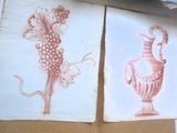 deux dessins représentant des vases et des raisins accrochés au mur