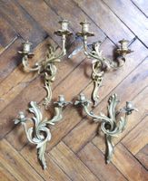 DEUX PAIRES D'APPLIQUES à deux bras de lumière en bronze et …