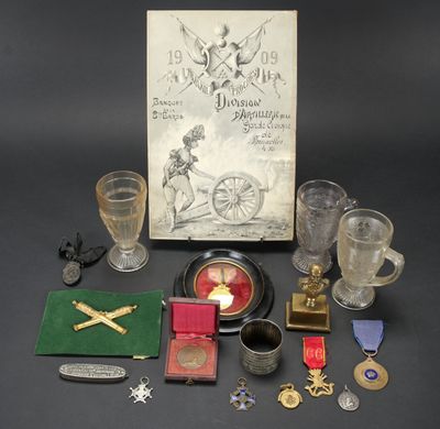 plusieurs objets posés ensemble sur une table