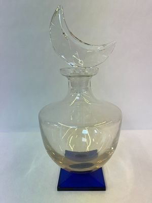 SEVRES CARAFE ART DECO H. 29 CM (éclat sous le socle et au c…