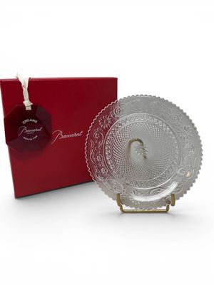 the glass plate is next to a red box with a tag on it