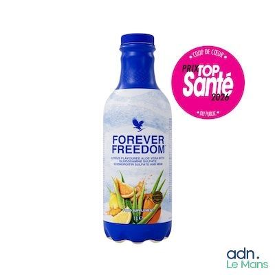 La bouteille « Forever Freedom » est représentée sur un fond blanc, avec une étiquette rose.