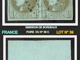 deux timbres différents sur lesquels figurent respectivement une femme et un homme
