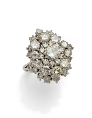 une bague à grappes de diamants, par van cleef