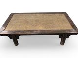 une photo d'une table basse avec un plateau marron et un piètement marron