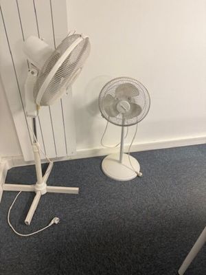 a white fan sitting next to a white table top fan