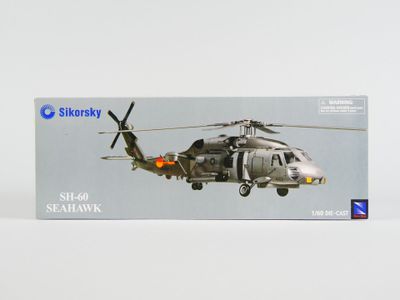 la maquette d'un hélicoptère est posée sur une surface blanche