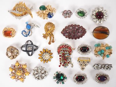 23 différentes broches fantaisie en métal doré ou argenté et… - Photo 1