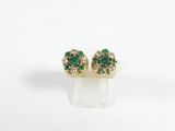 une paire de boucles d'oreilles en émeraude et diamant
